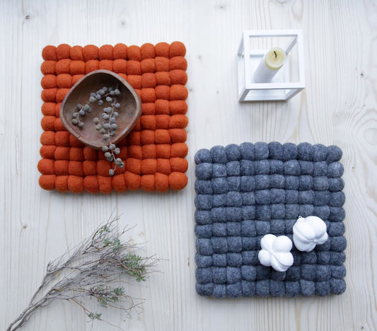 Filzkugel Untersetzer Quadratisch 18-20 cm, Wollfilz Topfuntersetzer, verschiedene Farben