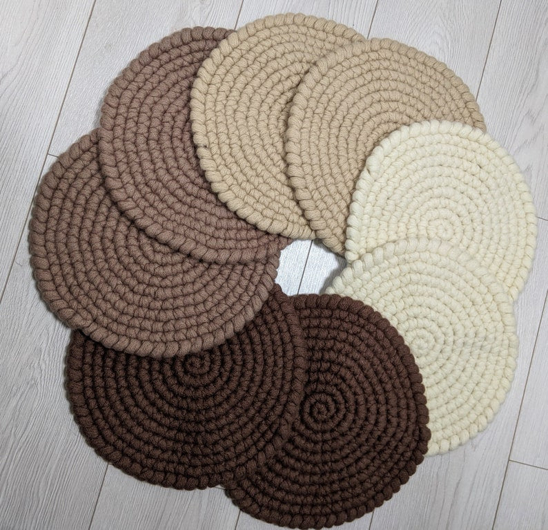 Gehäkelte Stuhlauflage Wollfilz Caffe Latte Sitzkissen 33 cm