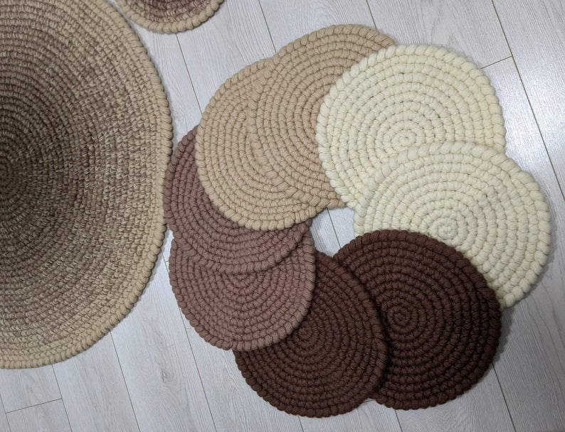 Gehäkelte Stuhlauflage Wollfilz Caffe Latte Sitzkissen 33 cm