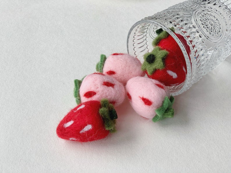 Handgemachte Nadelfilz Erdbeere, Sommer Dekoration, 5 cm Höhe