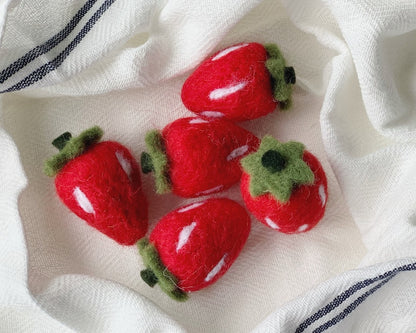 Handgemachte Nadelfilz Erdbeere, Sommer Dekoration, 5 cm Höhe