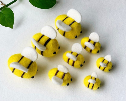 Nadel-Filz-Bienen 10 Stück, Wollfilz, Honigbienen Dekor, drei Größen 2,5-5,5 cm