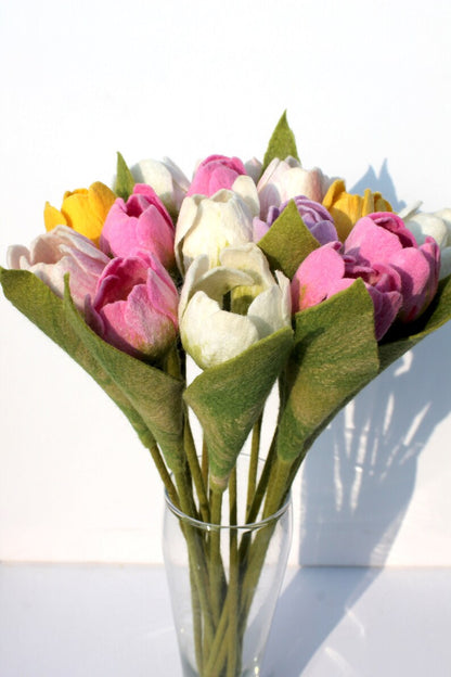 Gefilzte Tulpe mit Stiel und Blatt, rosa/weiß, 30 cm
