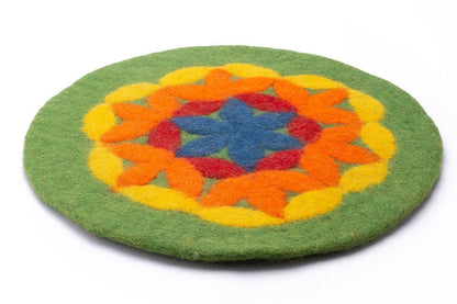 Rundes Sitzkissen aus Wollfilz 35 cm, Blume des Lebens, Stuhlkissen, bunt, rot, blau, grün, gelb