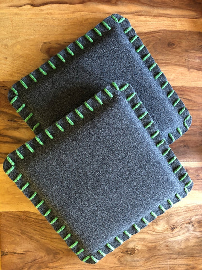 Dunkelgraues Stuhlkissen aus Wollfilz 38x38 cm