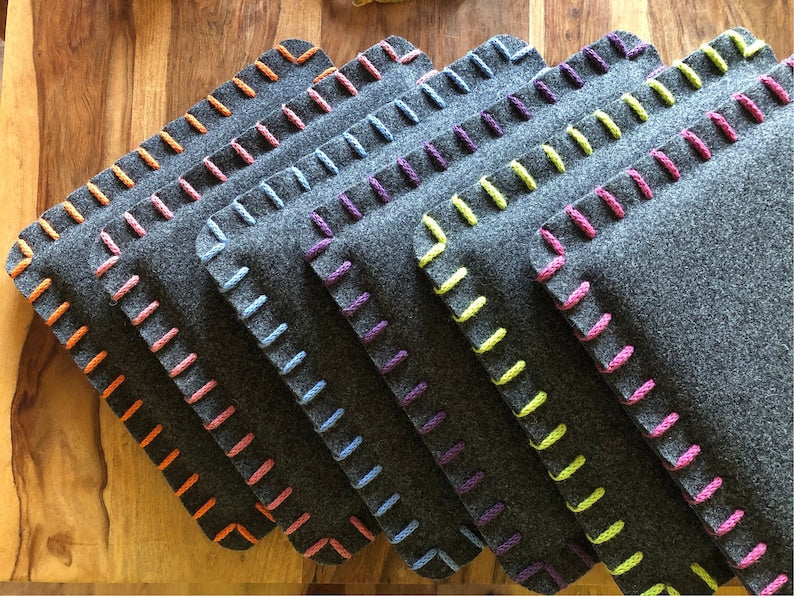 Dunkelgraues Stuhlkissen aus Wollfilz 38x38 cm