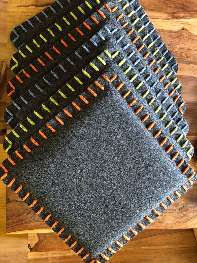 Dunkelgraues Stuhlkissen aus Wollfilz 38x38 cm