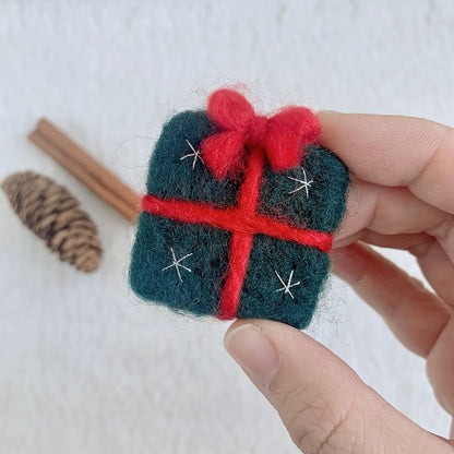 Gefilzte Weihnachtsverzierungen, Handgemachter Baum, Geschenkbox, Zuckerstange