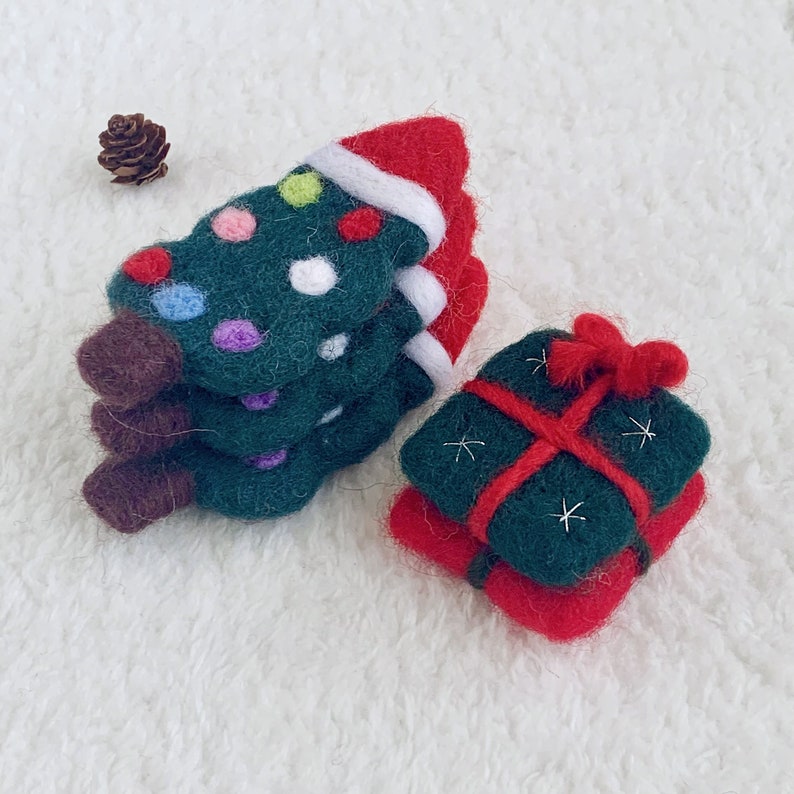 Gefilzte Weihnachtsverzierungen, Handgemachter Baum, Geschenkbox, Zuckerstange