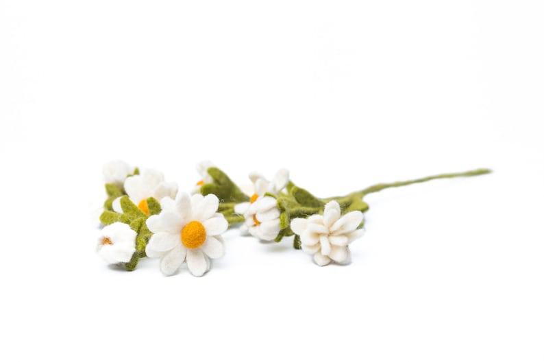 Filz Blumenzweig Osterdeko Frühlingsblüher Handgefilzter Zweig Dekoration Blumenstrauß 41cm
