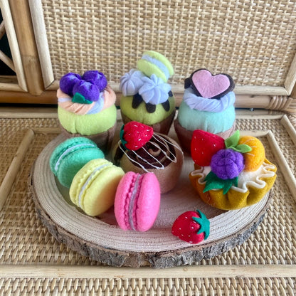 Filz Bäckerei Set mit Muffins, Macarons, Zimtschnecke, Früchtetörtchen, Erdbeeren