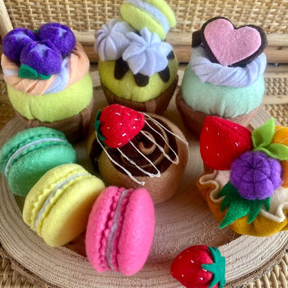Filz Bäckerei Set mit Muffins, Macarons, Zimtschnecke, Früchtetörtchen, Erdbeeren