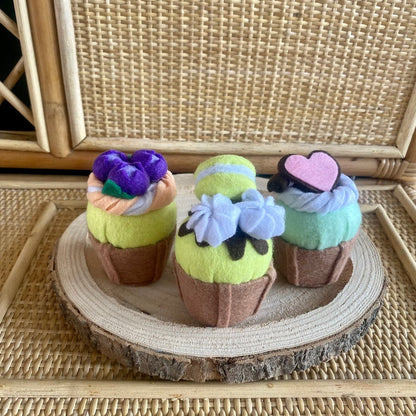 Filz Bäckerei Set mit Muffins, Macarons, Zimtschnecke, Früchtetörtchen, Erdbeeren