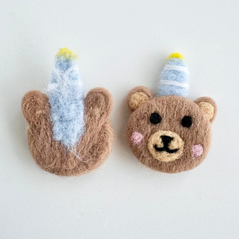 Gefilzter Braunbär mit Partyhut, 4,5 x 7 cm, Nadelfilzarbeit