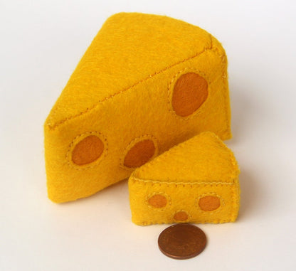 Filzkäse, Emmentaler Käse, Spielzeuglebensmittel, handgenäht, 9 cm