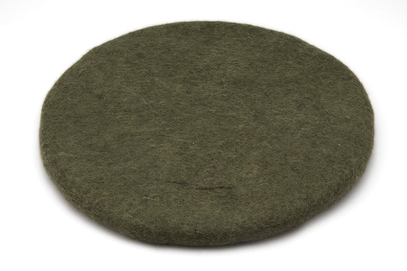 Rundes Sitzkissen aus Filz 35 cm – Stuhlkissen aus Wolle in Herbal, Salbei, Beige & Olive