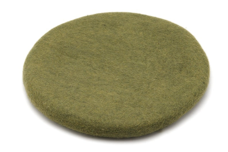Rundes Sitzkissen aus Filz 35 cm – Stuhlkissen aus Wolle in Herbal, Salbei, Beige & Olive