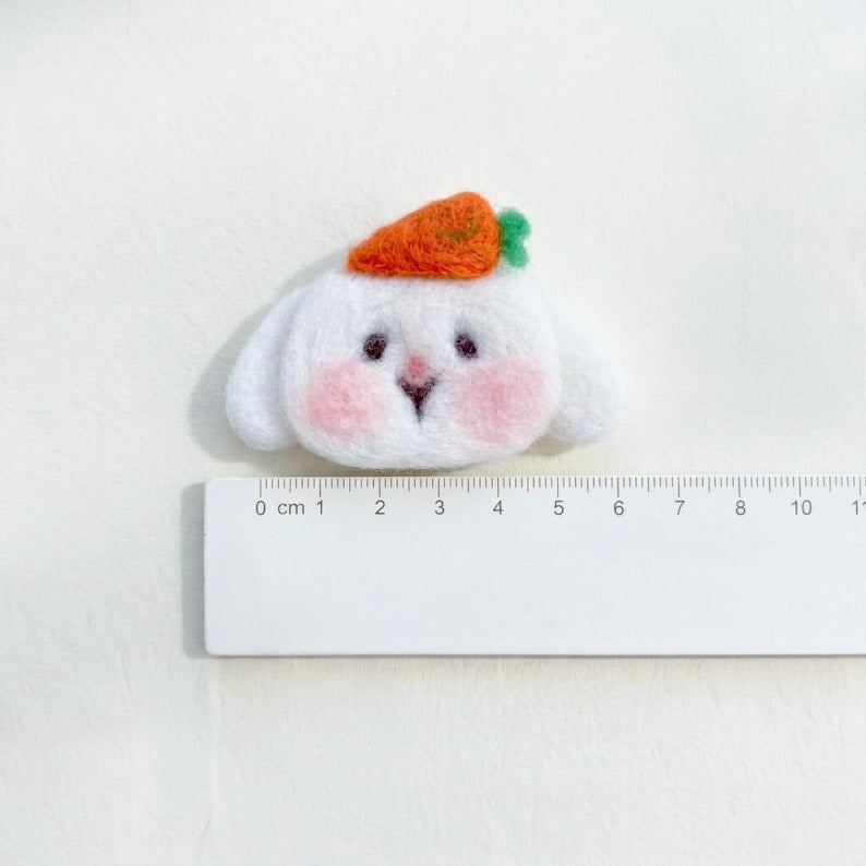 Gefilzter Lop Hase Mini Braun Weiß 6,5 cm Nadelfilz Wolle