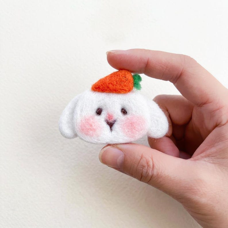 Gefilzter Lop Hase Mini Braun Weiß 6,5 cm Nadelfilz Wolle